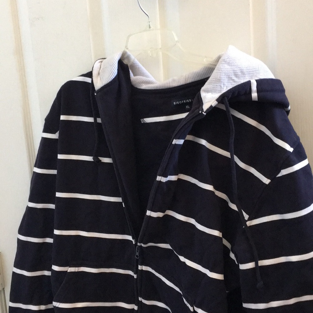 FINAL MARKDOWN Men’s Siegfried hoodie xl